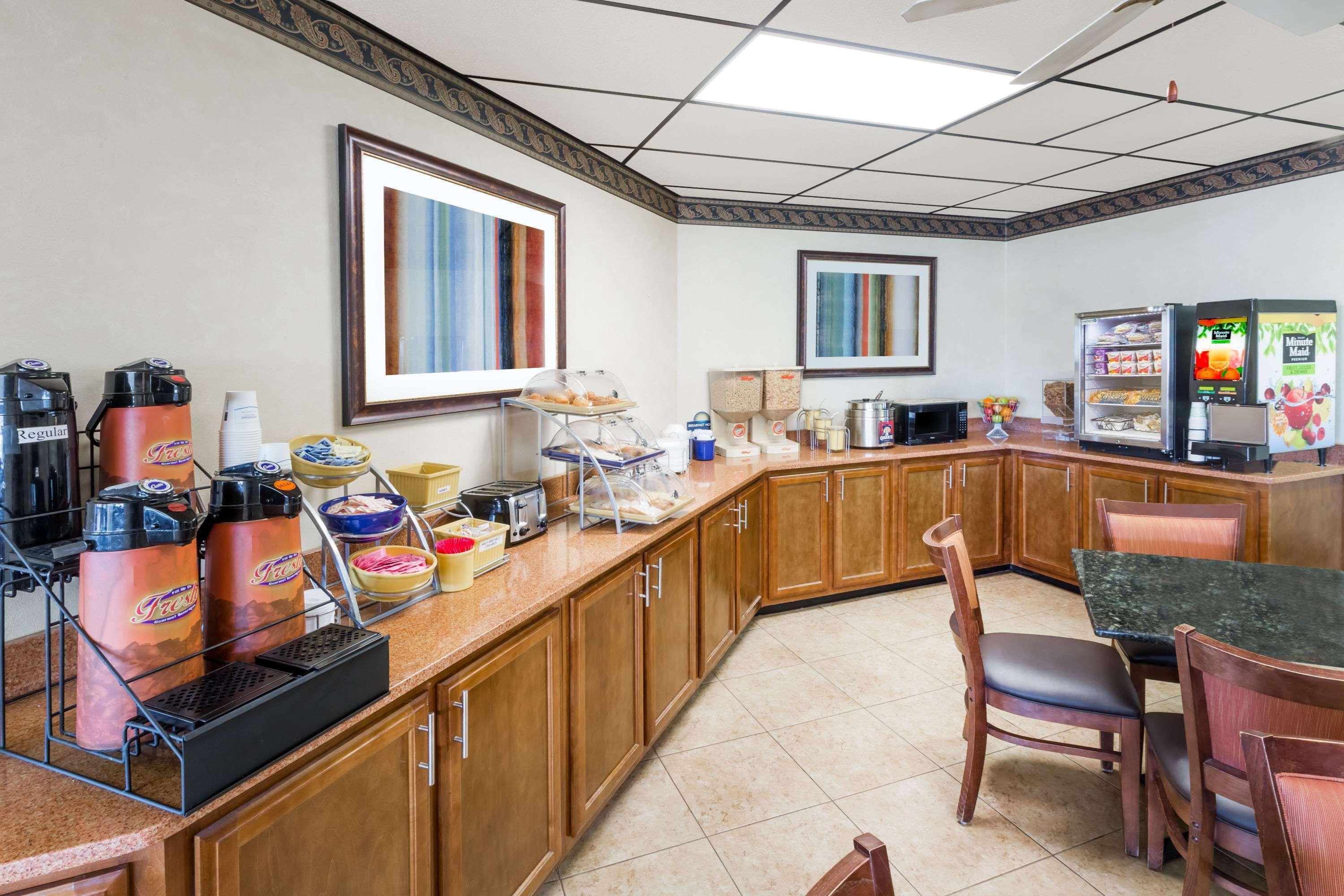 Days By Wyndham Hotel 2*